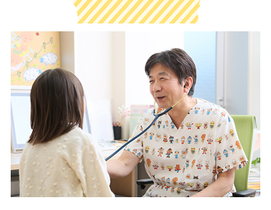 よし新小児科 診察室
吉新院長診察風景